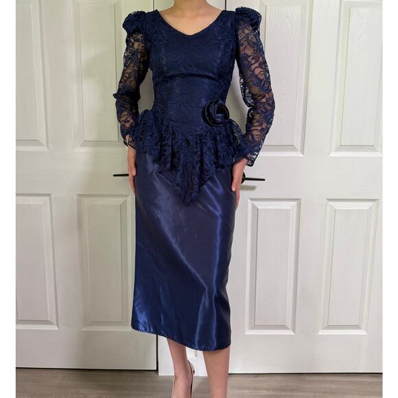 Alfred Angelo Vintage Women's Navy Lace Peplum Low Back Dress Size Small - Picture 1 of 16
